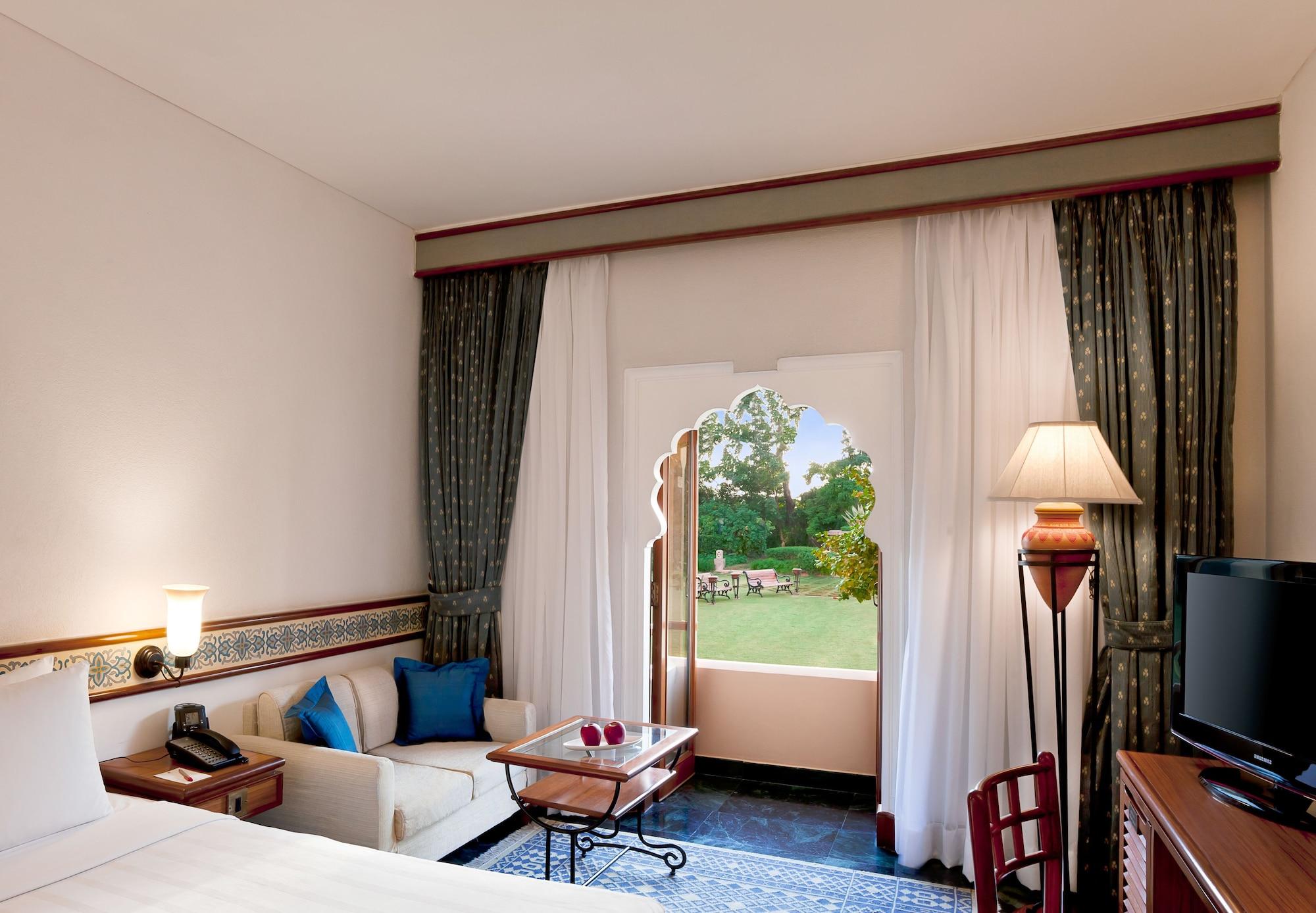 Trident Jaipur Hotel Exterior foto A room at the Taj Bengal
