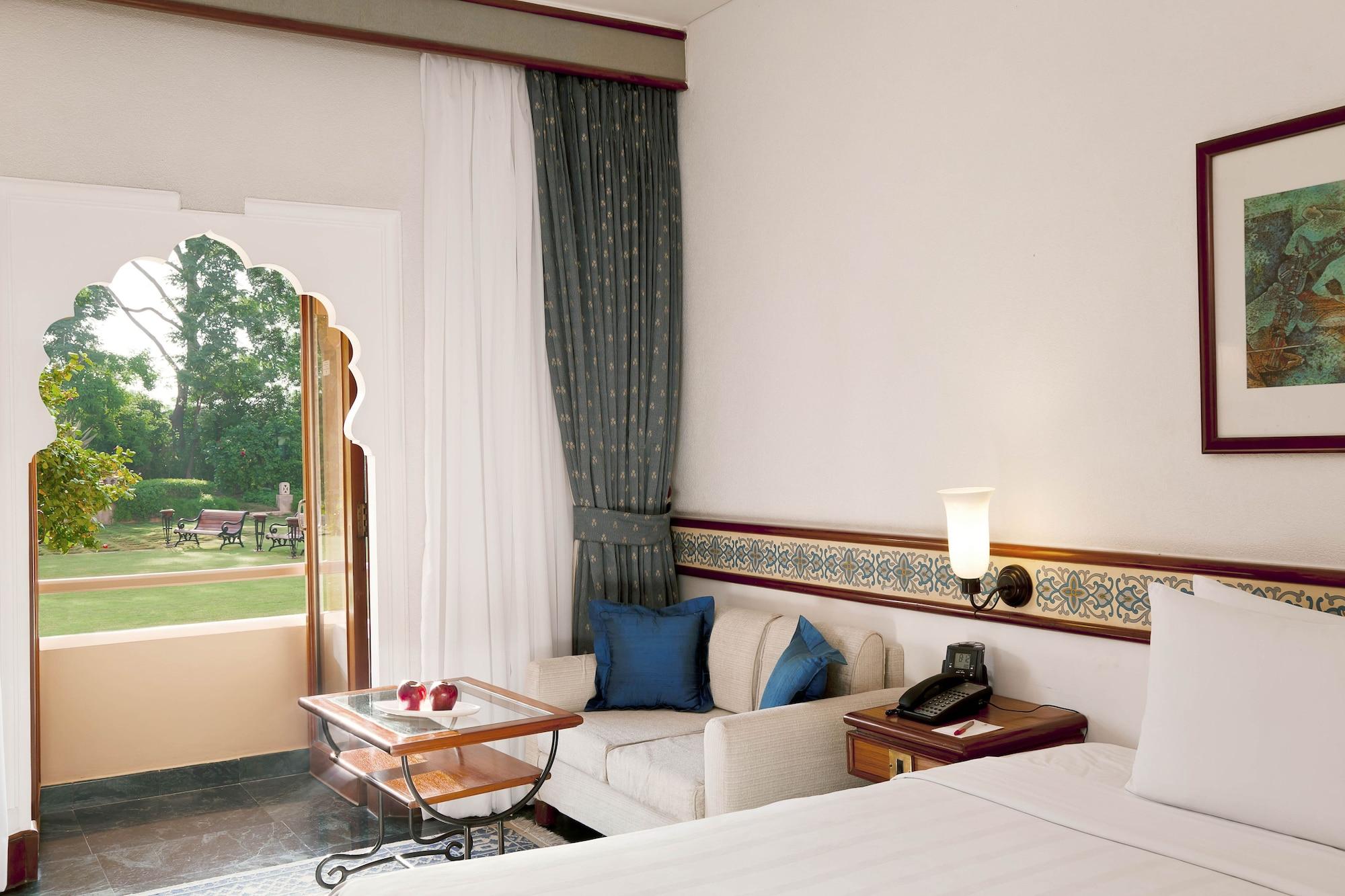Trident Jaipur Hotel Exterior foto A room at the Taj Bengal