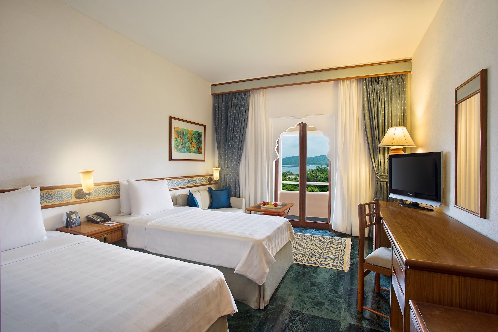 Trident Jaipur Hotel Exterior foto A room at the resort