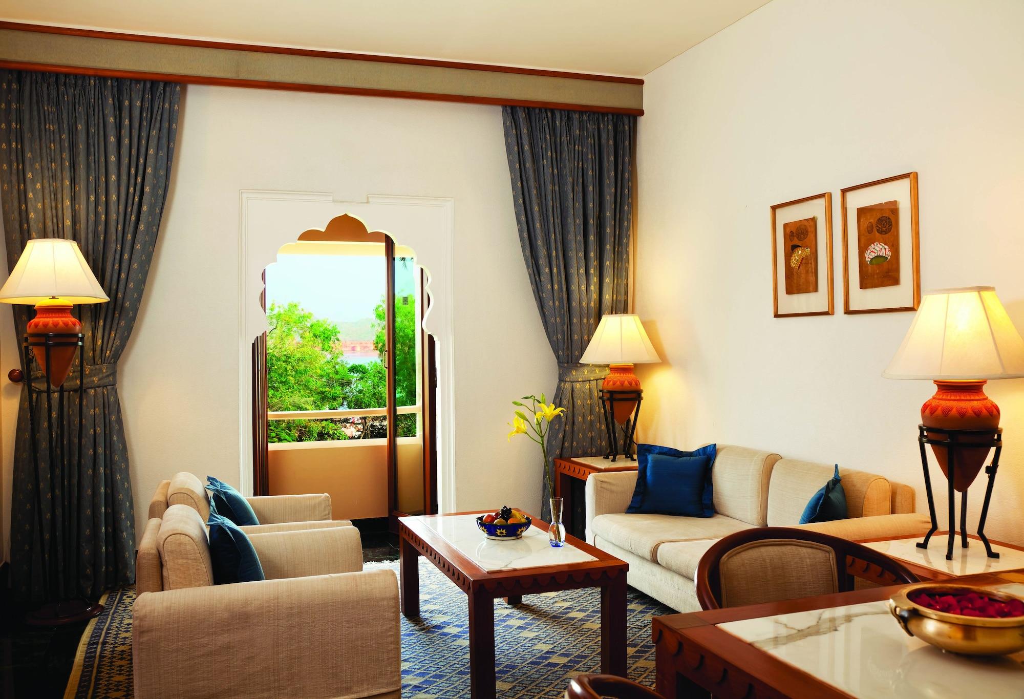 Trident Jaipur Hotel Exterior foto A suite at the Taj Mahal Palace