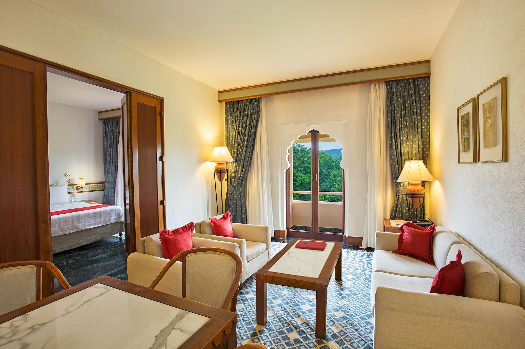 Trident Jaipur Hotel Exterior foto Suite at the Taj Bengal