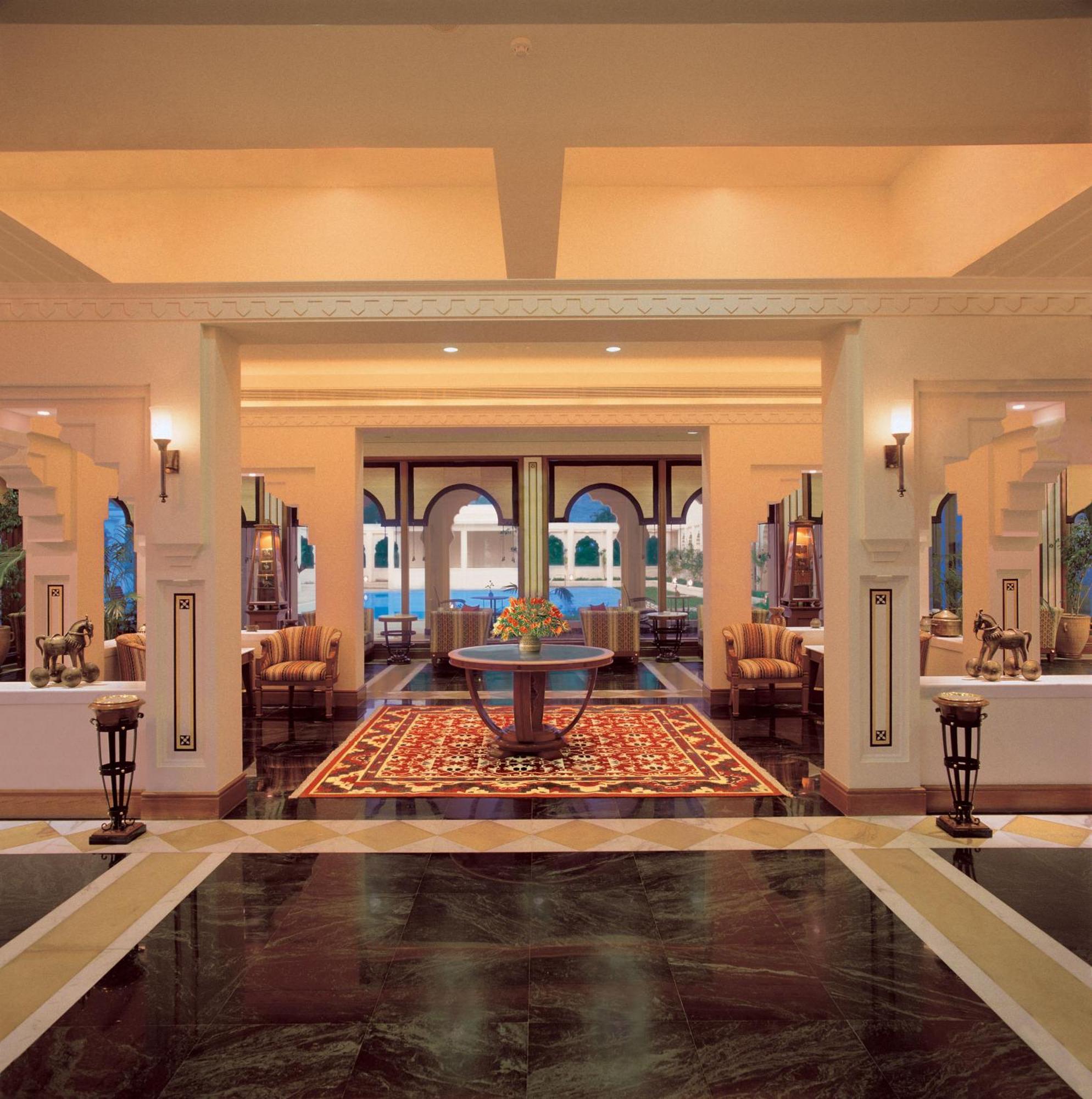 Trident Jaipur Hotel Exterior foto The lobby of the Taj Bengal