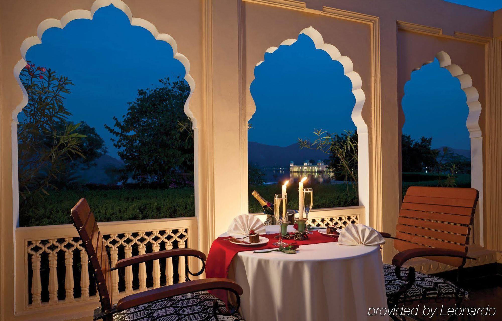 Trident Jaipur Hotel Restaurante foto The Oberoi Udaivilas Palace