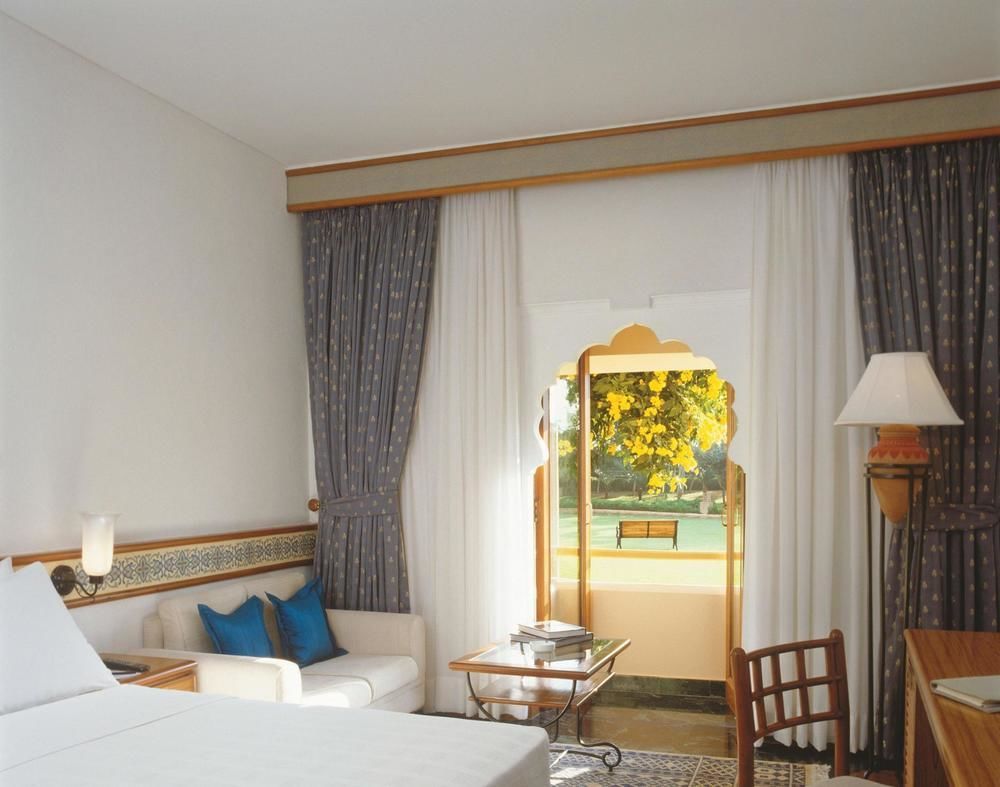 Trident Jaipur Hotel Exterior foto A room at the Taj Mahal Palace